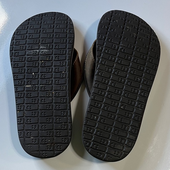Sanuk Men's Brown Flip Flops - Picture 7 of 7